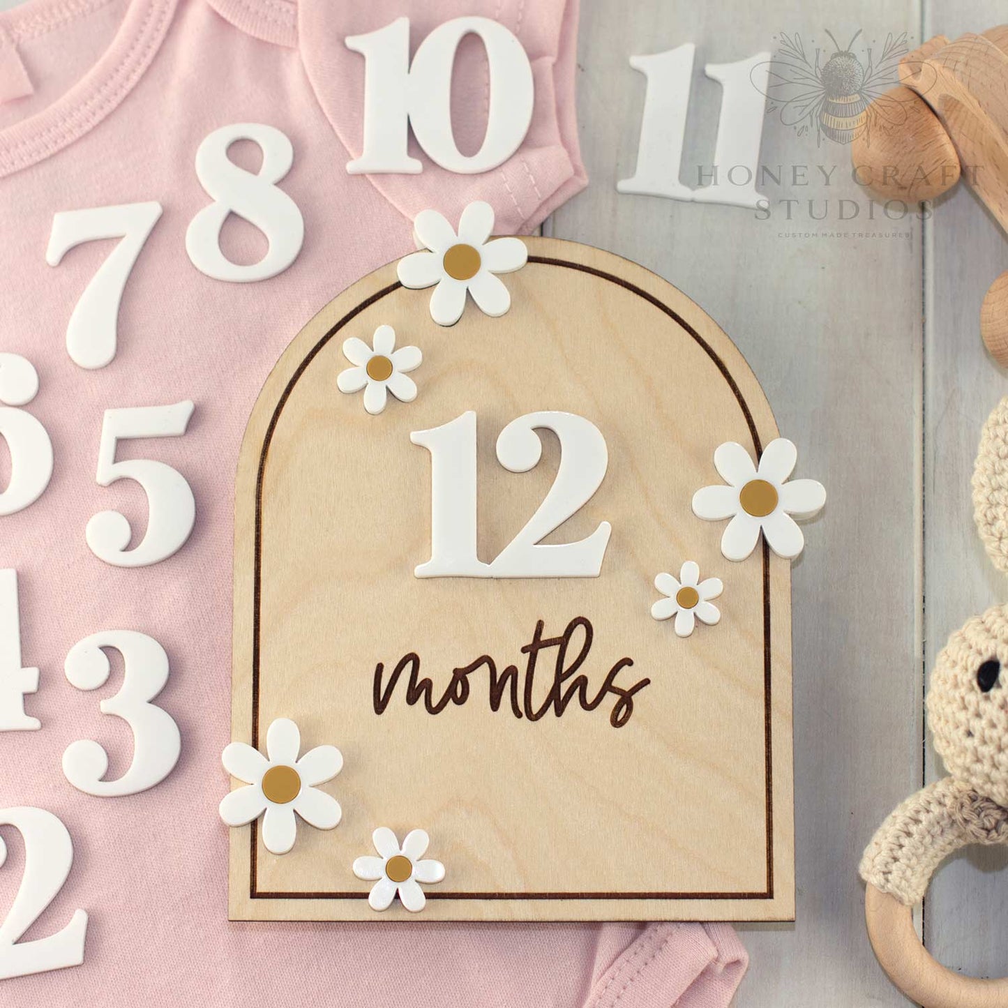 Baby Milestone Arch Sign with Daisies – Wooden Monthly Baby Milestone Marker, Engraved Wood & Acrylic Photo Prop